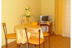 Apartmani Deak Komarna Apartman 6 – žuti foto 2