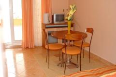 Apartmani Deak Komarna Apartman 8 – 8bež3+2 foto 1