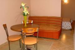 Apartmani Deak Komarna Apartman 8 – 8bež3+2 foto 2