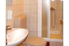 Apartmani Deak Komarna Apartman 2 – BR.2crveni foto 5