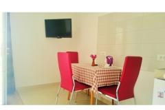 Apartmani Gojak Makarska Apartman 1 – 2+1 rozi foto 2