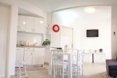 Apartmani Centar Makarska Apartman 1 – app- bijel foto 4