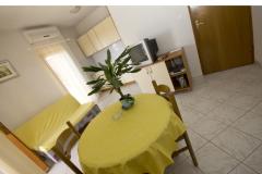 Apartmani Dinko s grijanim bazenom Apartman 4 – A 2+2 foto 1