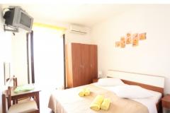 Sobe Bili Galeb BED? Soba 2 – yellow foto 1