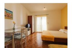 Apartmani Niko Podgora Apartman 2 – 2+1AYellow foto 1
