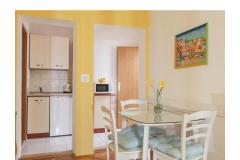 Apartmani Niko Podgora Apartman 2 – 2+1AYellow foto 2