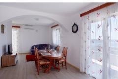 Apartmani Andreja Apartman 2 – The red foto 3