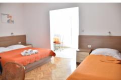 Apartmani Stone  Tučepi  Apartman 3 – A3+1 -102 foto 1