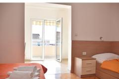 Apartmani Stone  Tučepi  Apartman 3 – A3+1 -102 foto 4