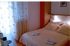 Apartmani Tucepi Jakić Soba 4 – Soba 2+0 foto 1