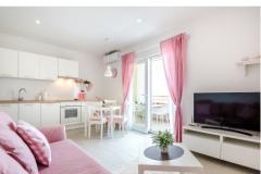 Apartmani Ksenija Apartman 2 – A4 rozi foto 2