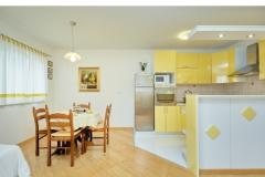Apartmani Zelic Tucepi Apartman 2: (2+2) – Yellow Apt foto 5