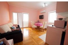 Apartmani Iris Apartman 2 – rozi foto 1