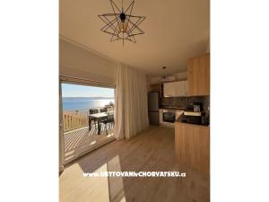 Beachfront Apartmani A+M