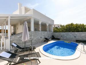Apartman sa bazenom and jacuzzi