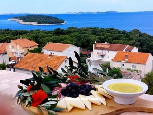 Apartmani TONĆI I IRIS***