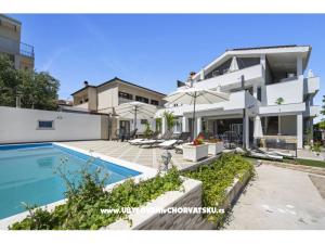 Vila s bazenom i jacuzzijima