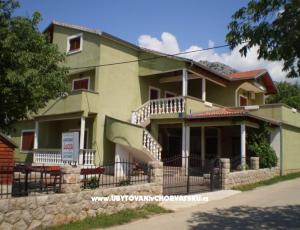Apartmani Lucija