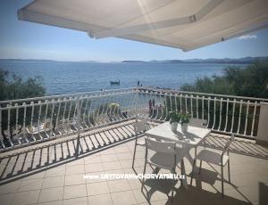 Apartmani Lena
