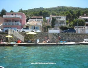 Apartmani 7 m od mora