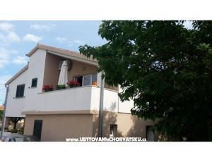 Apartmani IvaMar