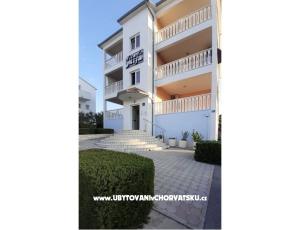 Apartmani ***Villa Mija***