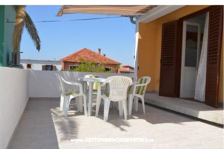 APARTMAN PAULINA/BIBINJE:4+2/STUDIO foto 4