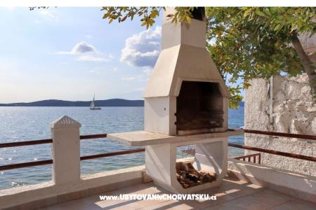 Apartmani Mikulandra na plaži foto 3