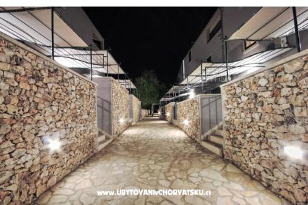 Kala mendula apartmani otok Brač Hrvatska
