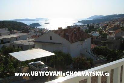 Apartmani i sobe Maslina foto 2