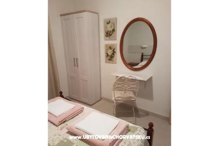 Apartmani BY THE BEACH-Meri foto 2