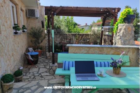 Apartmani LUNA  otok Krk Hrvatska
