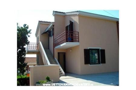 Apartmani Karla  Njivice foto 2