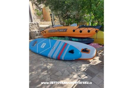 Apartmani Dinko s grijanim bazenom Marina - Trogir Hrvatska