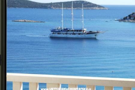 Apartmani Villa MANDINA sa bazenom foto 3