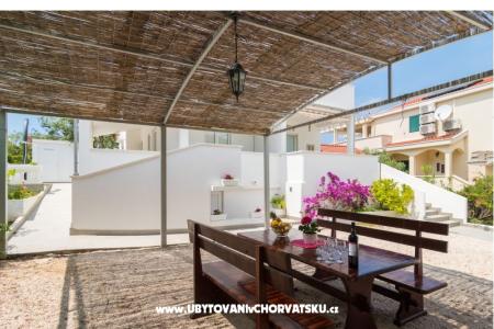 BayBeach Apartmani Sevid foto 4