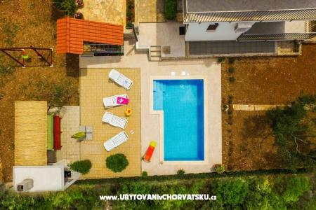Apartmani Vila Nena sa bazenom foto 3