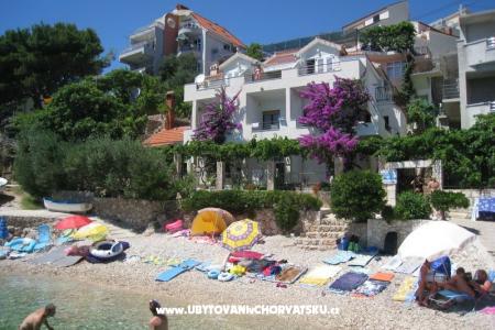 Bougainvillea beach house apartmani Omiš Hrvatska