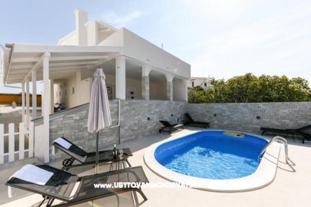 Apartman sa bazenom and jacuzzi otok Pag Hrvatska