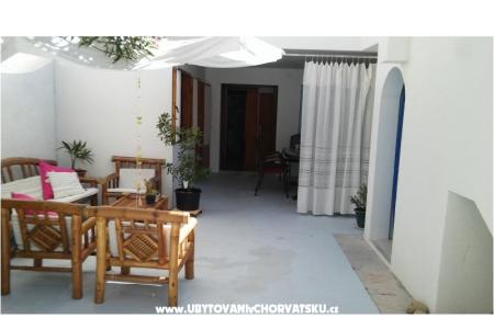 Renovated old house near sea in Pag foto 3