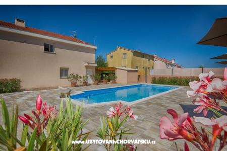  Kuća sa bazenom - Villa Marijana  foto 5