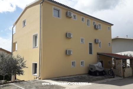 Apartmani Erak Pirovac Hrvatska