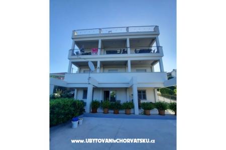 Apartmani Plave oči  Podstrana Hrvatska