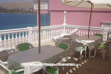 Apartmani 7 m od mora foto 3