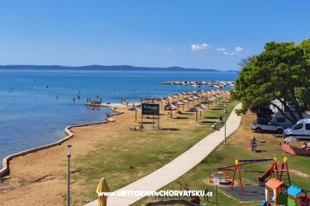 Apartman uz more i plažu – Privlaka Hrvatska