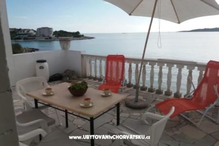 Apartmani Bebe – Rogoznica Hrvatska