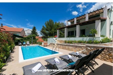 Villa Marina + pool Rogoznica Hrvatska