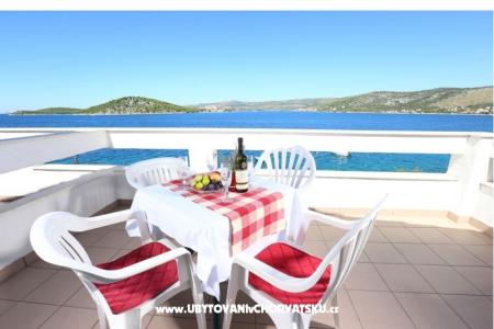 Vinka apartments DIREKT NA PLAŽI Rogoznica Hrvatska