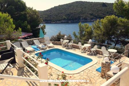 Sesula Bay Resort otok Šolta Hrvatska