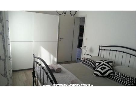Apartmani i kuće Dolac foto 5
